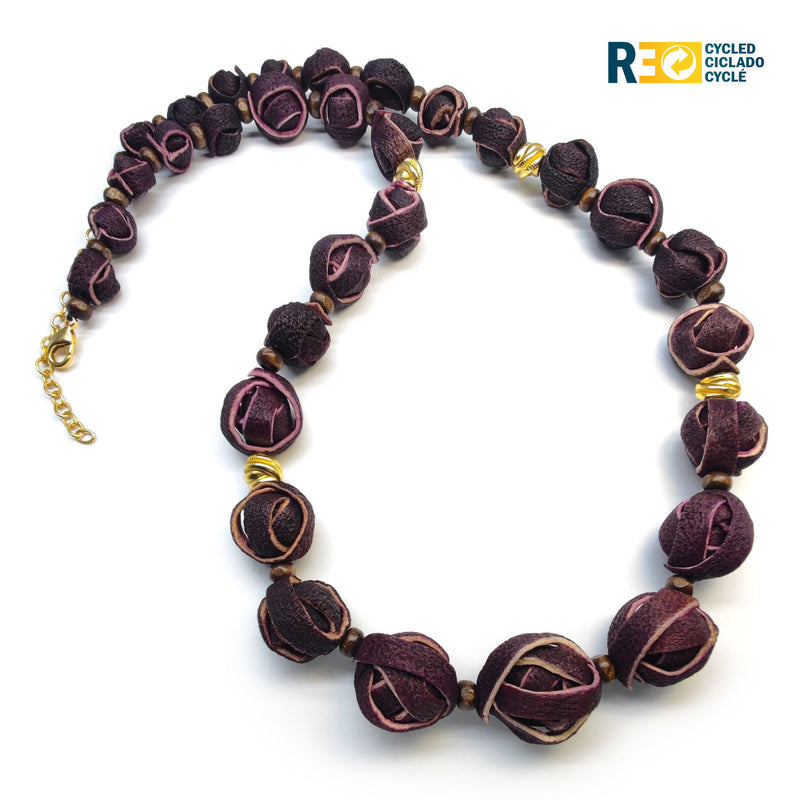 COLLAR NARANJITA - Hecho a mano - Bañado en oro de 24 quilates - Cáscaras de naranja teñidas, cuentas de madera