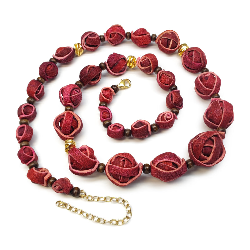 COLLAR NARANJITA - Hecho a mano - Bañado en oro de 24 quilates - Cáscaras de naranja teñidas, cuentas de madera