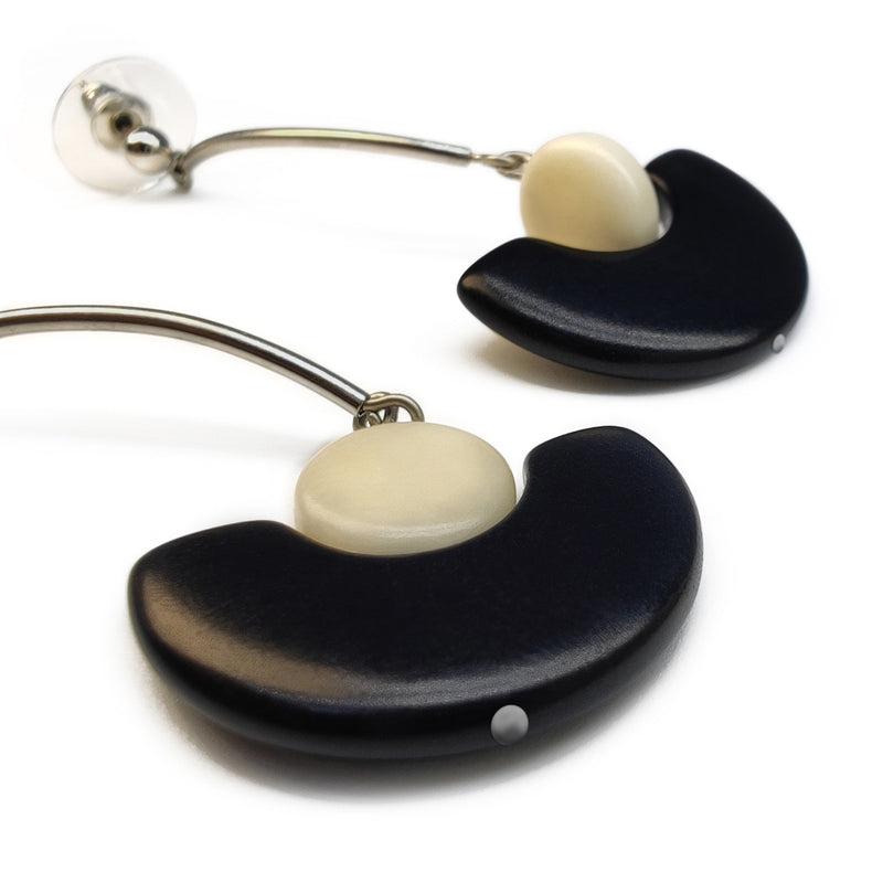 PENDIENTES LUNA - Hechos a mano - Acero inoxidable - Tagua (marfil vegetal)