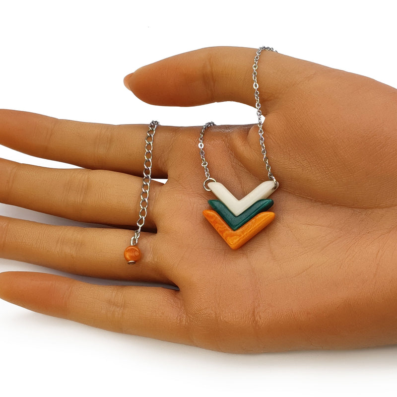 COLLAR FLECHA - Hecho a mano - Acero inoxidable - Tagua (marfil vegetal)
