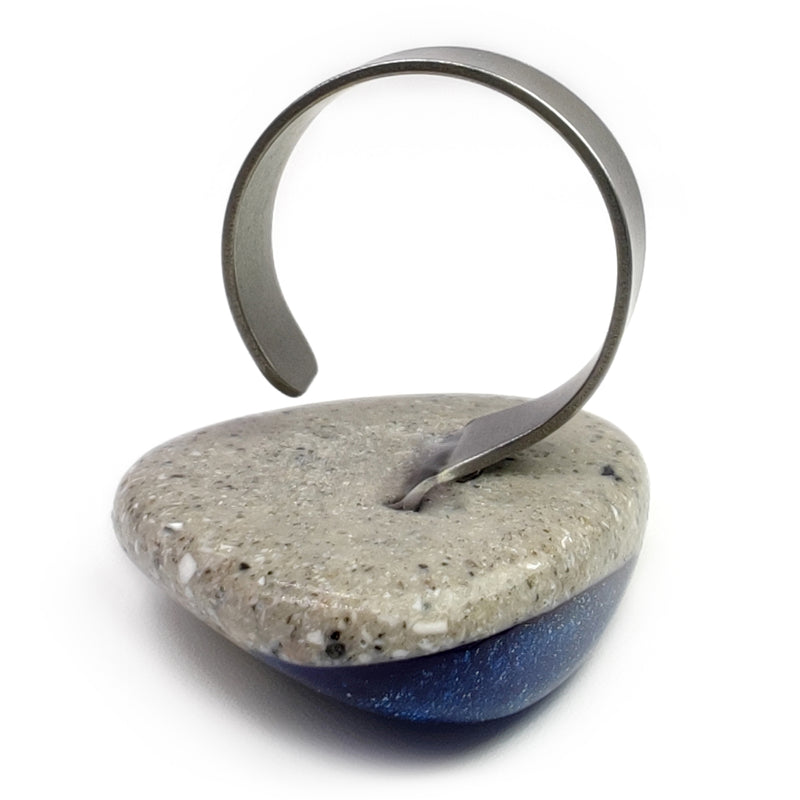 ANILLO GRANITA - Hecho a mano - Ajustable - Cemento triturado oscuro y claro, polvo de aluminio