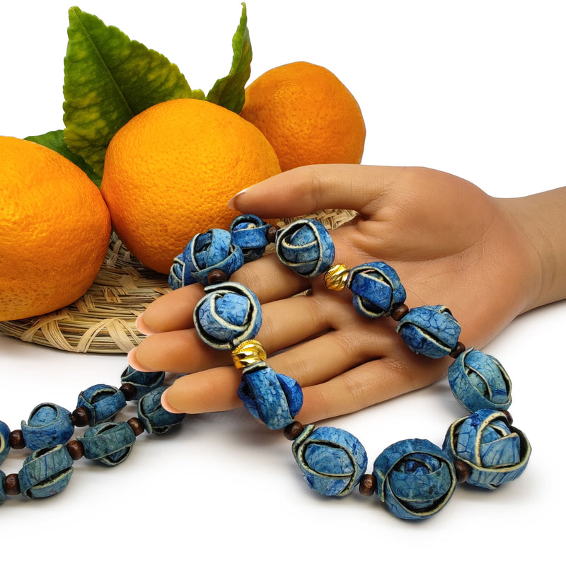 COLLAR NARANJITA - Hecho a mano - Bañado en oro de 24 quilates - Cáscaras de naranja teñidas, cuentas de madera