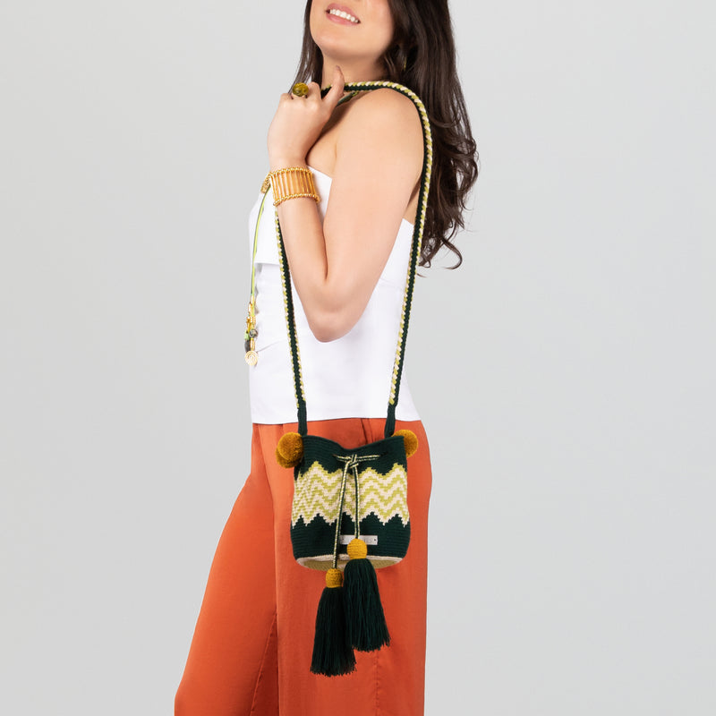 BOLSO WAYUU PALOMINO - Tamaño MINI - Tejido manualmente a ganchillo por mujeres de la comunidad indígena Wayuu en La Guajira (Colombia)