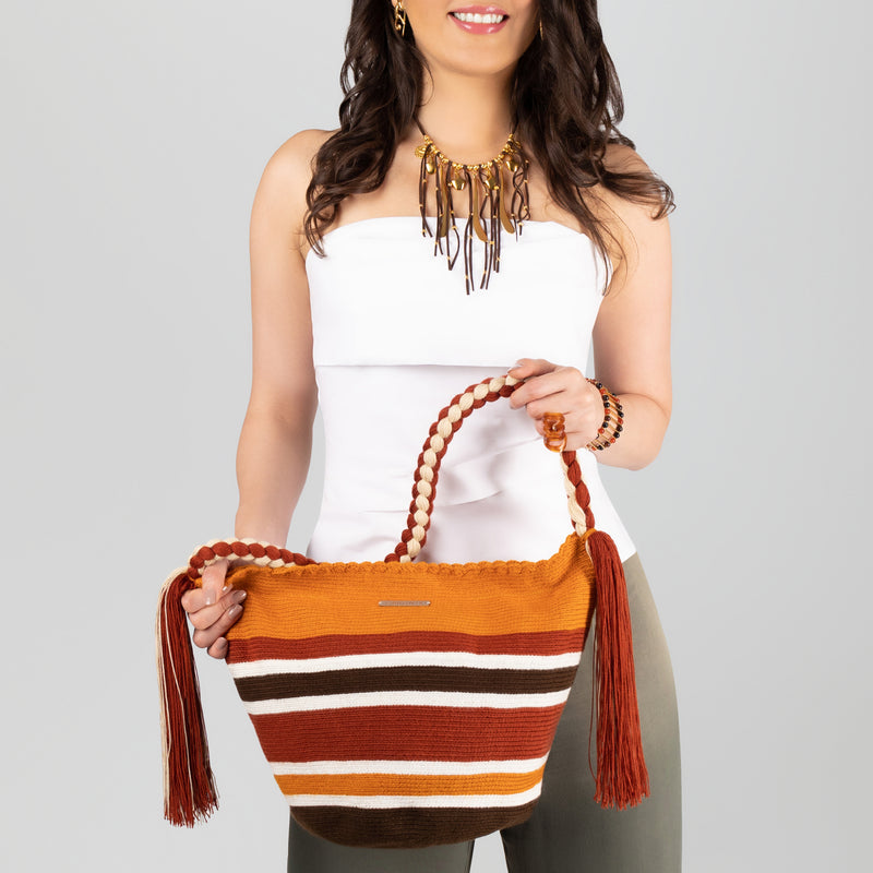 BOLSO WAYUU JOYACIA - Tamaño MEDIO - Tejido manualmente a ganchillo por mujeres de la comunidad indígena Wayuu en La Guajira (Colombia)