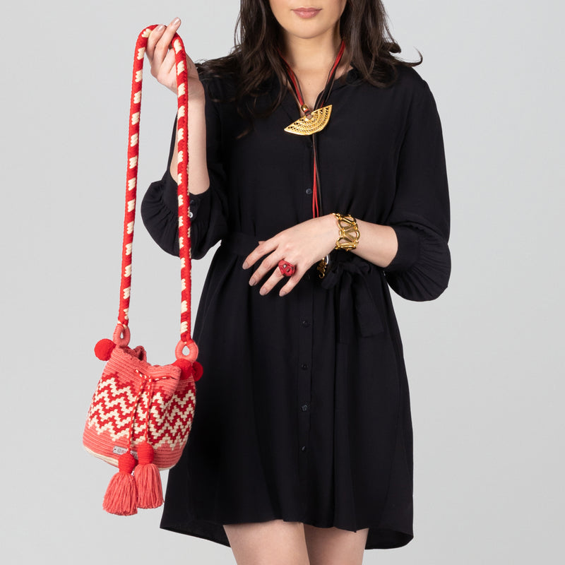 BOLSO WAYUU PALOMINO - Tamaño MINI - Tejido manualmente a ganchillo por mujeres de la comunidad indígena Wayuu en La Guajira (Colombia)