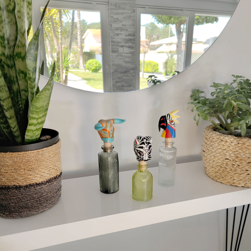TAPÓN DECORATIVO PARA BOTELLAS - El toro del carnaval - Madera tallada y pintada a mano