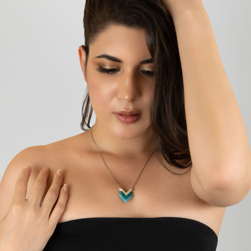 COLLAR FLECHA - Hecho a mano - Acero inoxidable - Tagua (marfil vegetal)
