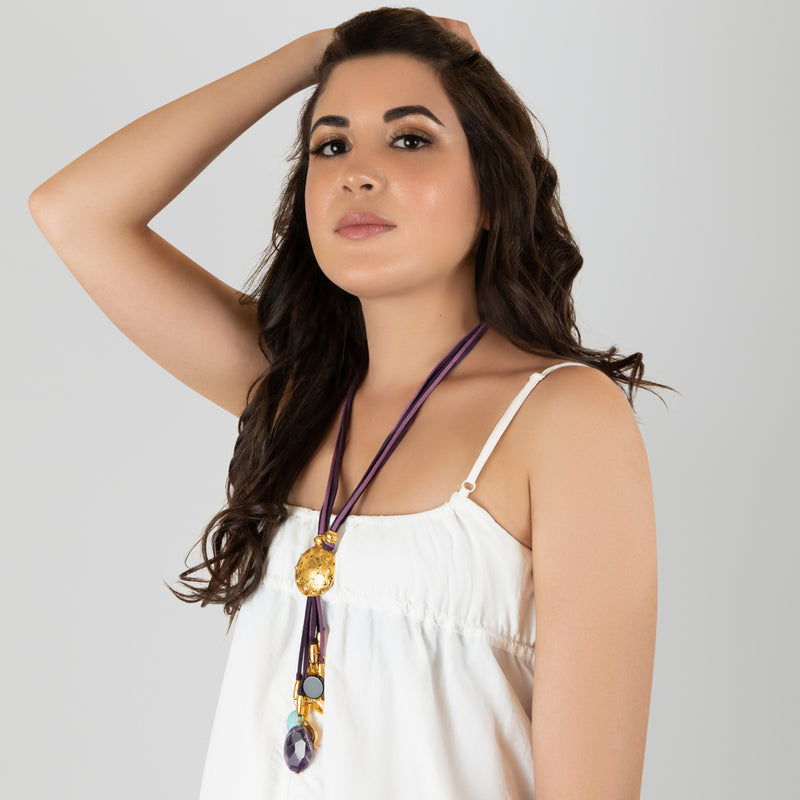 COLLAR CORDÚLA - Hecho a mano - Bañado en oro de 24 quilates - Cuero, piedras semipreciosas