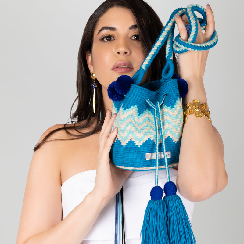 BOLSO WAYUU PALOMINO - Tamaño MINI - Tejido manualmente a ganchillo por mujeres de la comunidad indígena Wayuu en La Guajira (Colombia)