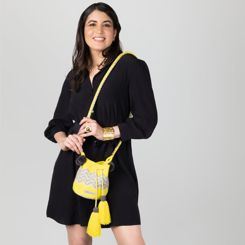 BOLSO WAYUU PALOMINO - Tamaño MINI - Tejido manualmente a ganchillo por mujeres de la comunidad indígena Wayuu en La Guajira (Colombia)