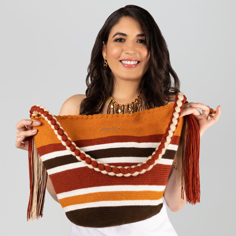 BOLSO WAYUU JOYACIA - Tamaño MEDIO - Tejido manualmente a ganchillo por mujeres de la comunidad indígena Wayuu en La Guajira (Colombia)