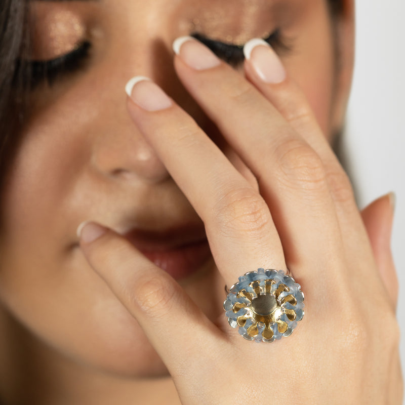 ANILLO ECOSOL - Hecho a mano - Ajustable - Plata de ley 925 y baño en oro de 24K - Plástico reciclado de los revestimientos de las tapas de botellas