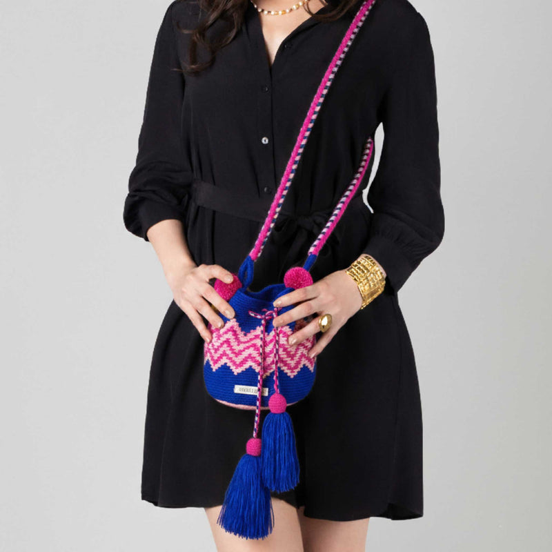 BOLSO WAYUU PALOMINO - Tamaño MINI - Tejido manualmente a ganchillo por mujeres de la comunidad indígena Wayuu en La Guajira (Colombia)
