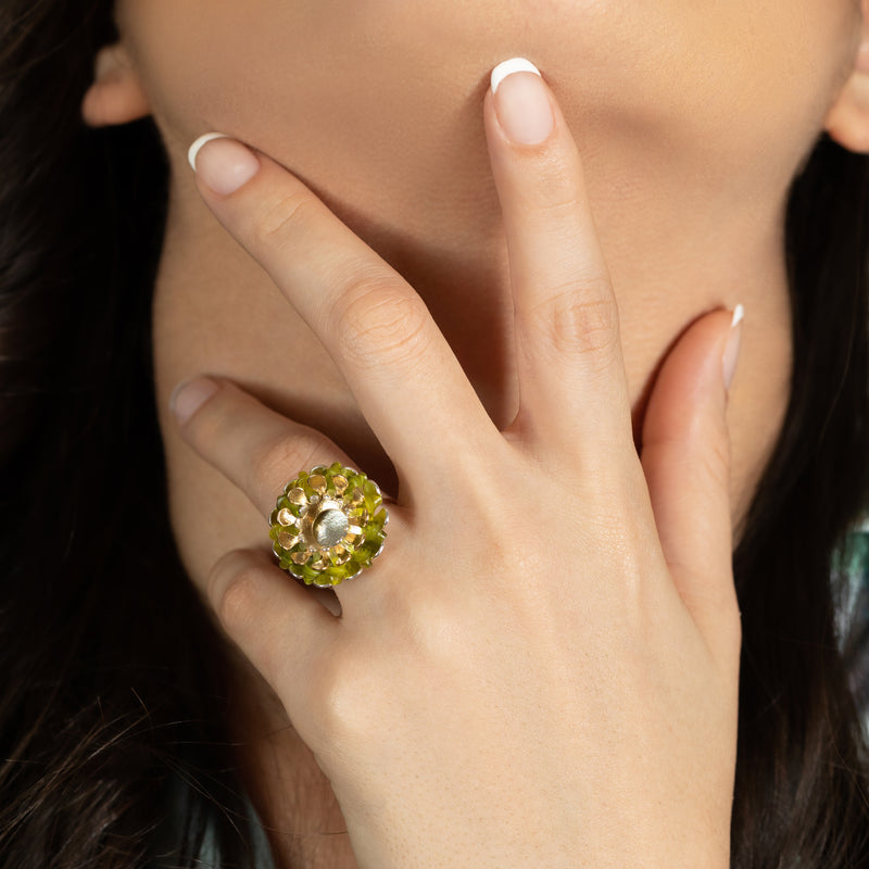 ANILLO ECOSOL - Hecho a mano - Ajustable - Plata de ley 925 y baño en oro de 24K - Plástico reciclado de los revestimientos de las tapas de botellas