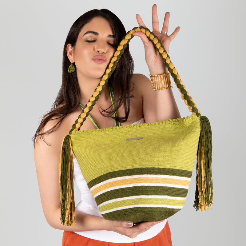 BOLSO WAYUU JOYACIA - Tamaño MEDIO - Tejido manualmente a ganchillo por mujeres de la comunidad indígena Wayuu en La Guajira (Colombia)