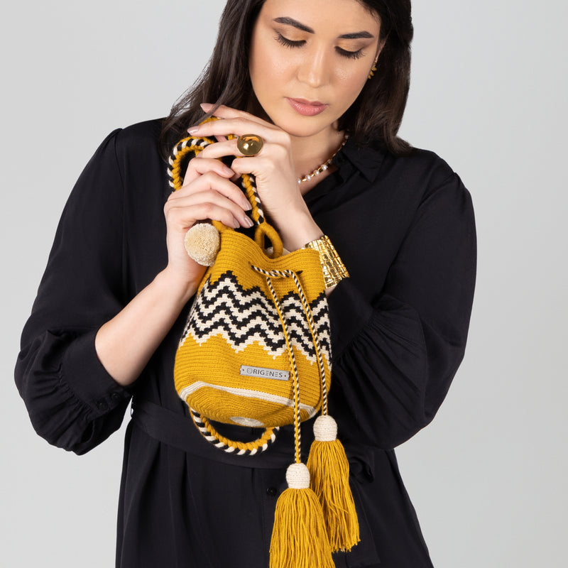 BOLSO WAYUU PALOMINO - Tamaño MINI - Tejido manualmente a ganchillo por mujeres de la comunidad indígena Wayuu en La Guajira (Colombia)