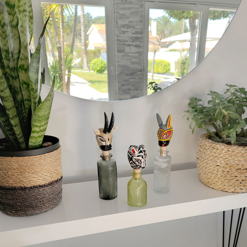 TAPÓN DECORATIVO PARA BOTELLAS - El burro del carnaval - Madera tallada y pintada a mano