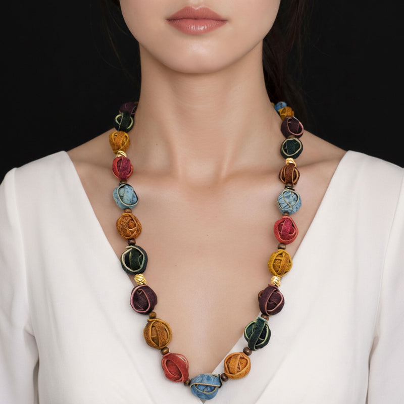 COLLAR NARANJITA - Hecho a mano - Bañado en oro de 24 quilates - Cáscaras de naranja teñidas, cuentas de madera