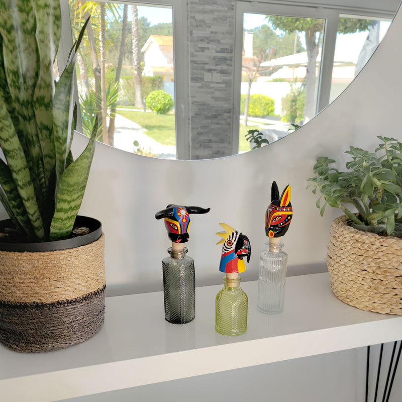 TAPÓN DECORATIVO PARA BOTELLAS - El toro del carnaval - Madera tallada y pintada a mano