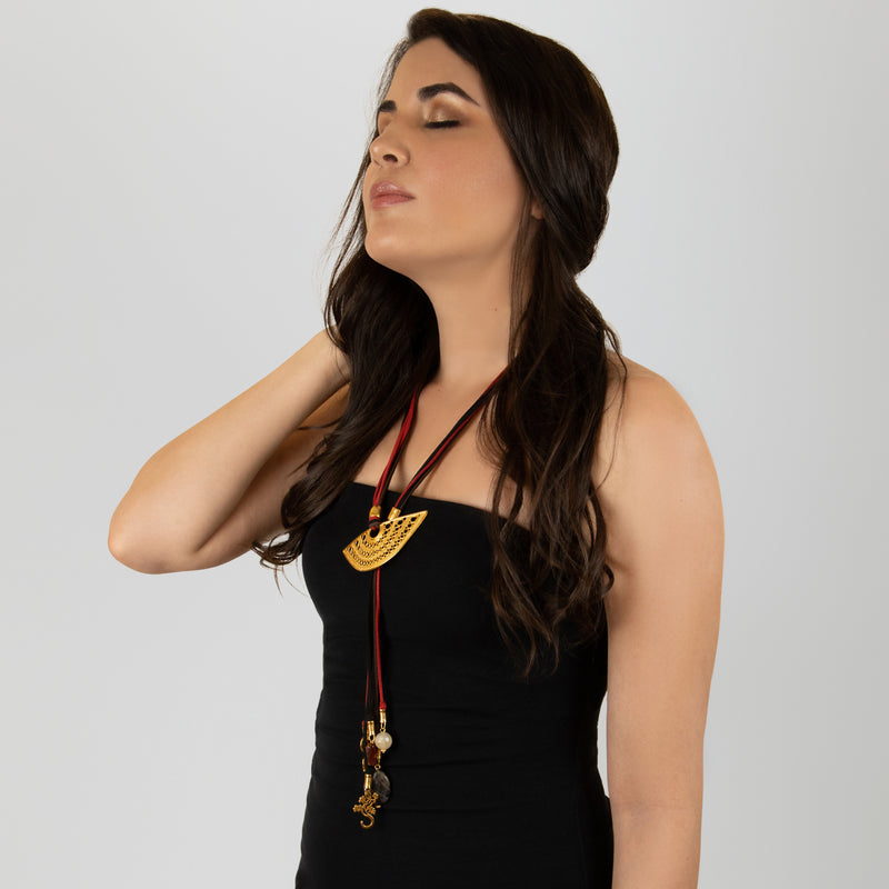 COLLAR CORDÚLA - Hecho a mano - Bañado en oro de 24 quilates - Cuero, piedras semipreciosas