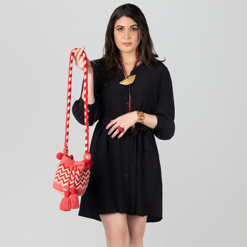 BOLSO WAYUU PALOMINO - Tamaño MINI - Tejido manualmente a ganchillo por mujeres de la comunidad indígena Wayuu en La Guajira (Colombia)