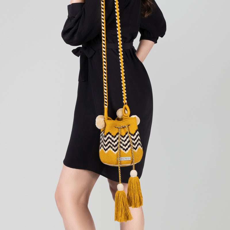 BOLSO WAYUU PALOMINO - Tamaño MINI - Tejido manualmente a ganchillo por mujeres de la comunidad indígena Wayuu en La Guajira (Colombia)