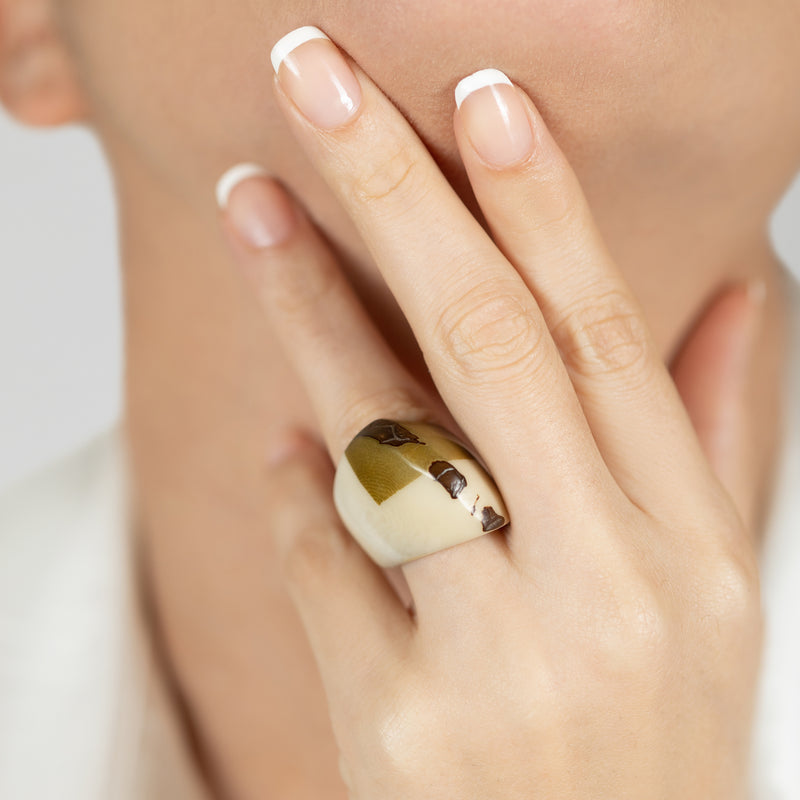 ANILLO GÉNESIS CURVO - Hecho a mano - Tagua (marfil vegetal)