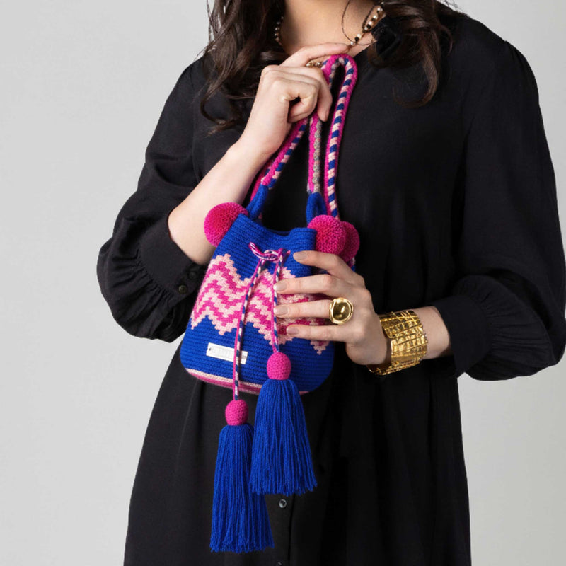 BOLSO WAYUU PALOMINO - Tamaño MINI - Tejido manualmente a ganchillo por mujeres de la comunidad indígena Wayuu en La Guajira (Colombia)