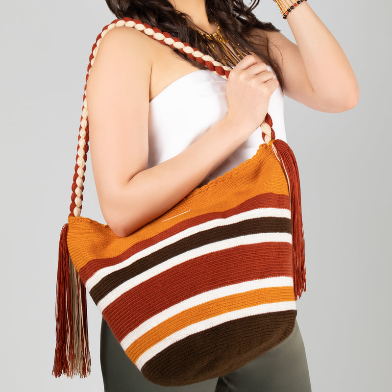 BOLSO WAYUU JOYACIA - Tamaño MEDIO - Tejido manualmente a ganchillo por mujeres de la comunidad indígena Wayuu en La Guajira (Colombia)