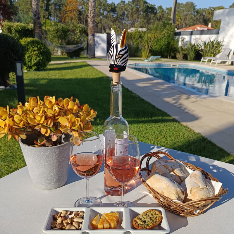 TAPÓN DECORATIVO PARA BOTELLAS - La cebra del carnaval - Madera tallada y pintada a mano