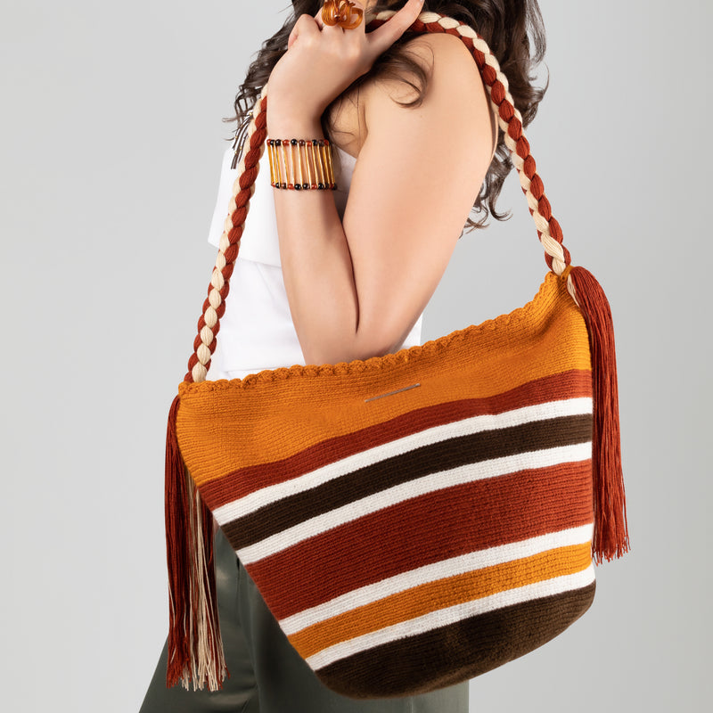 BOLSO WAYUU JOYACIA - Tamaño MEDIO - Tejido manualmente a ganchillo por mujeres de la comunidad indígena Wayuu en La Guajira (Colombia)
