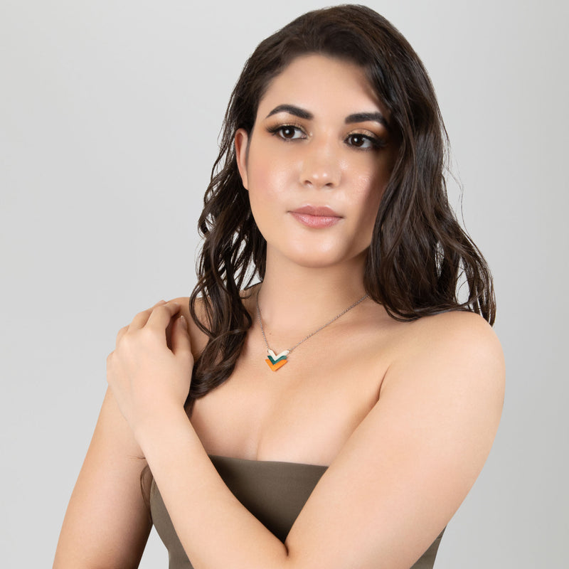 COLLAR FLECHA - Hecho a mano - Acero inoxidable - Tagua (marfil vegetal)